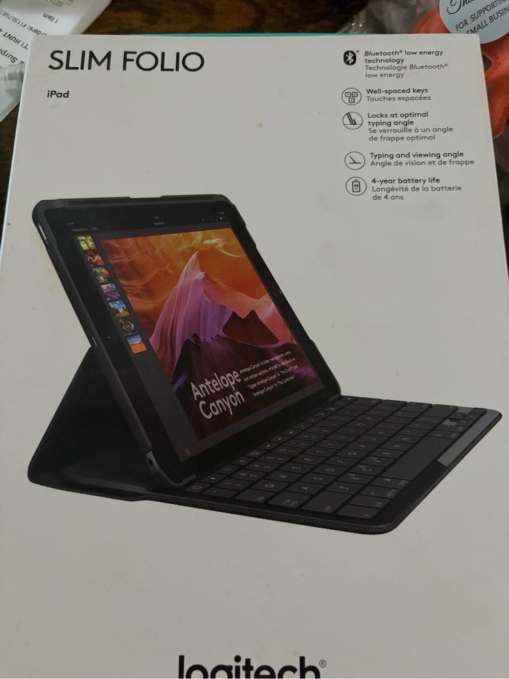 Never used - Logitech Slim Folio Keyboard Case for iPad - Black